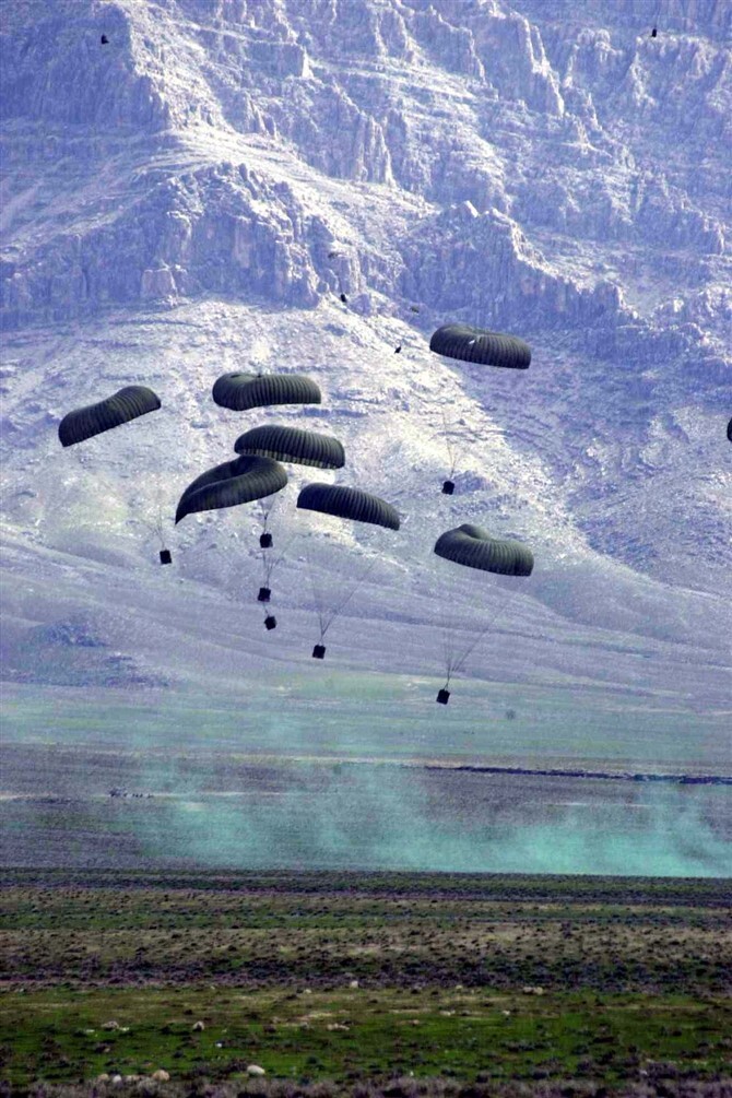 2003 Afghanistan Air Drop of Supplies to 504th Parachute Regiment 4x6 Photo