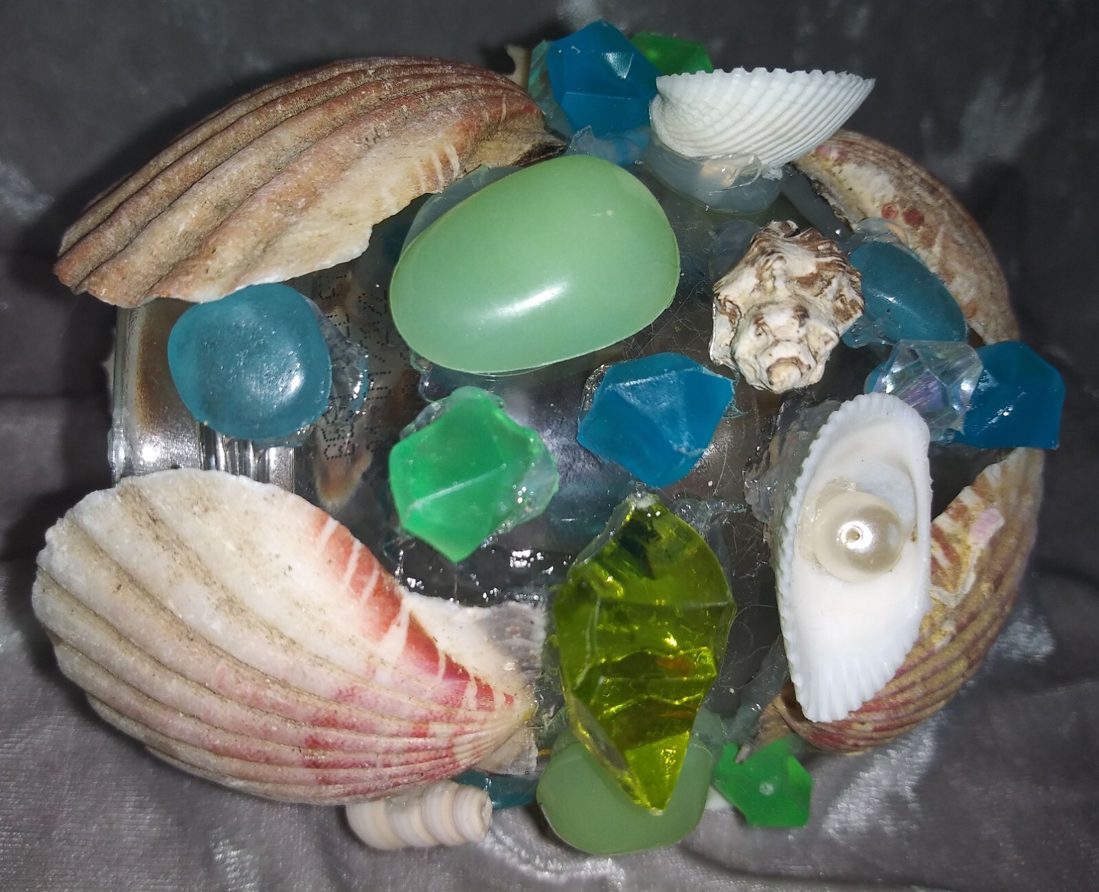 Small glass crystal fish cave aquarium decoration in Blue/Grn Glow in the Dark!