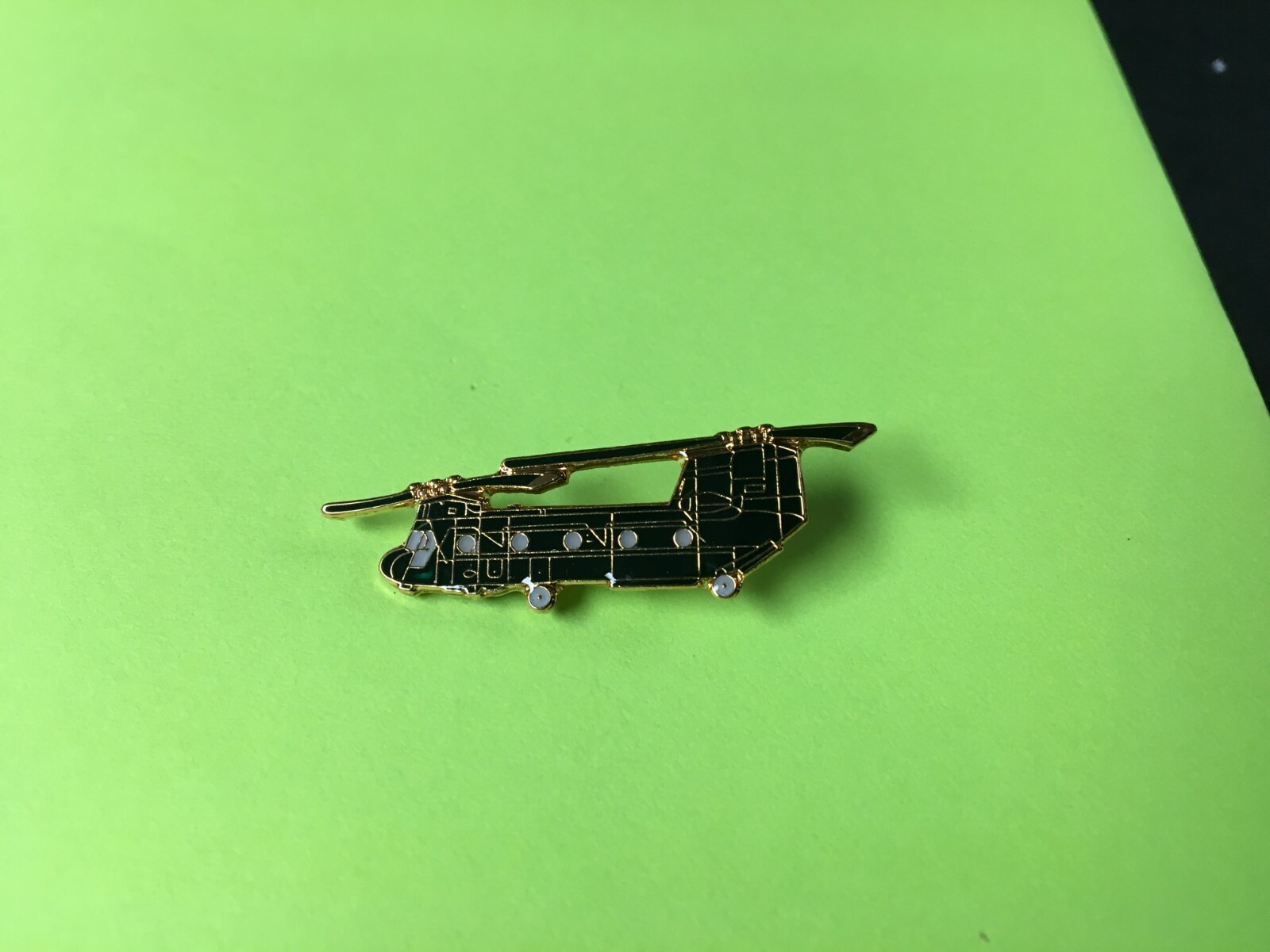 US ARMY CH-47 CHINOOK HELICOPTER HAT PIN