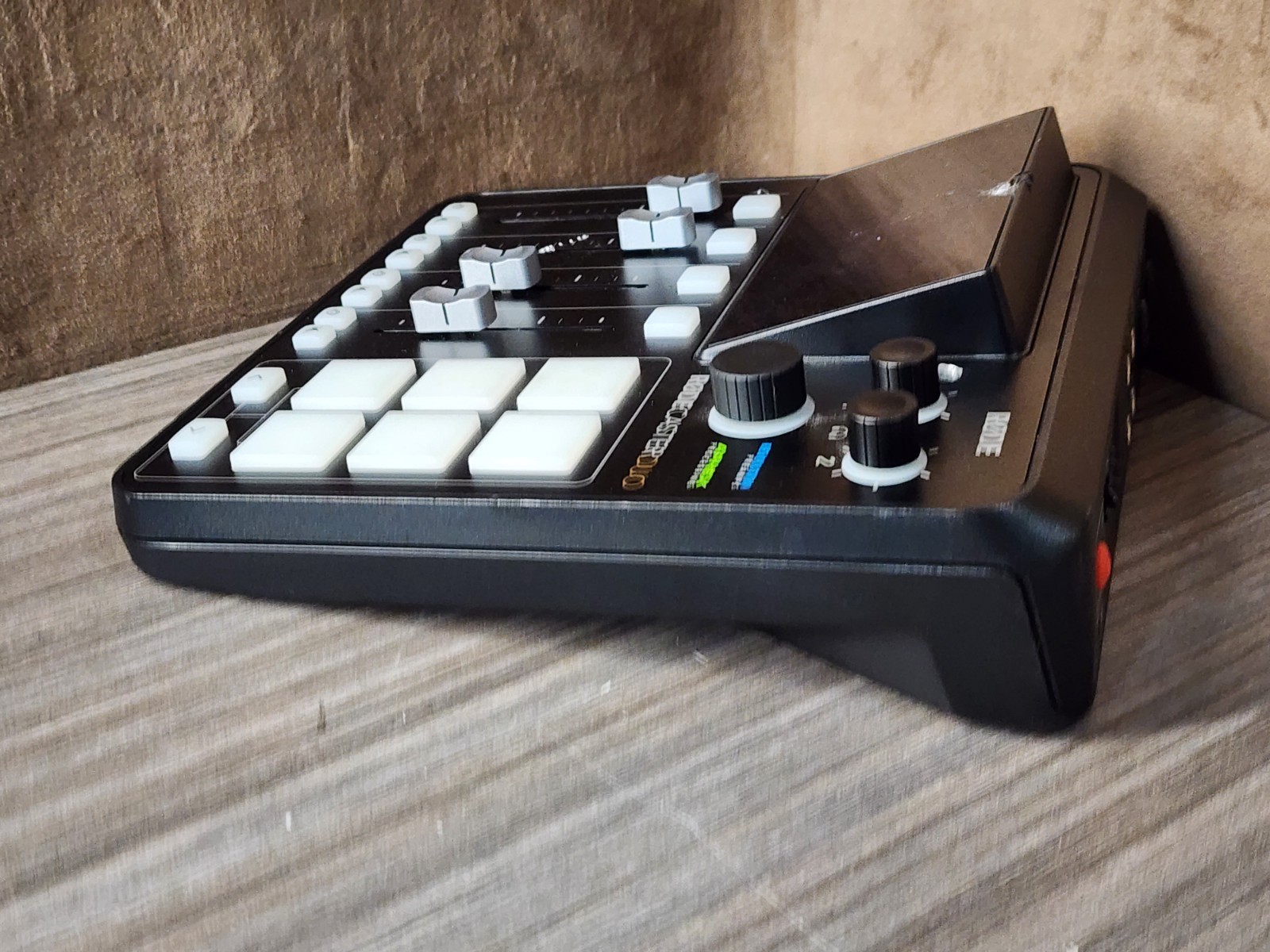 Rode RodeCaster Duo Streaming Mixer Integrated Audio Production Studio