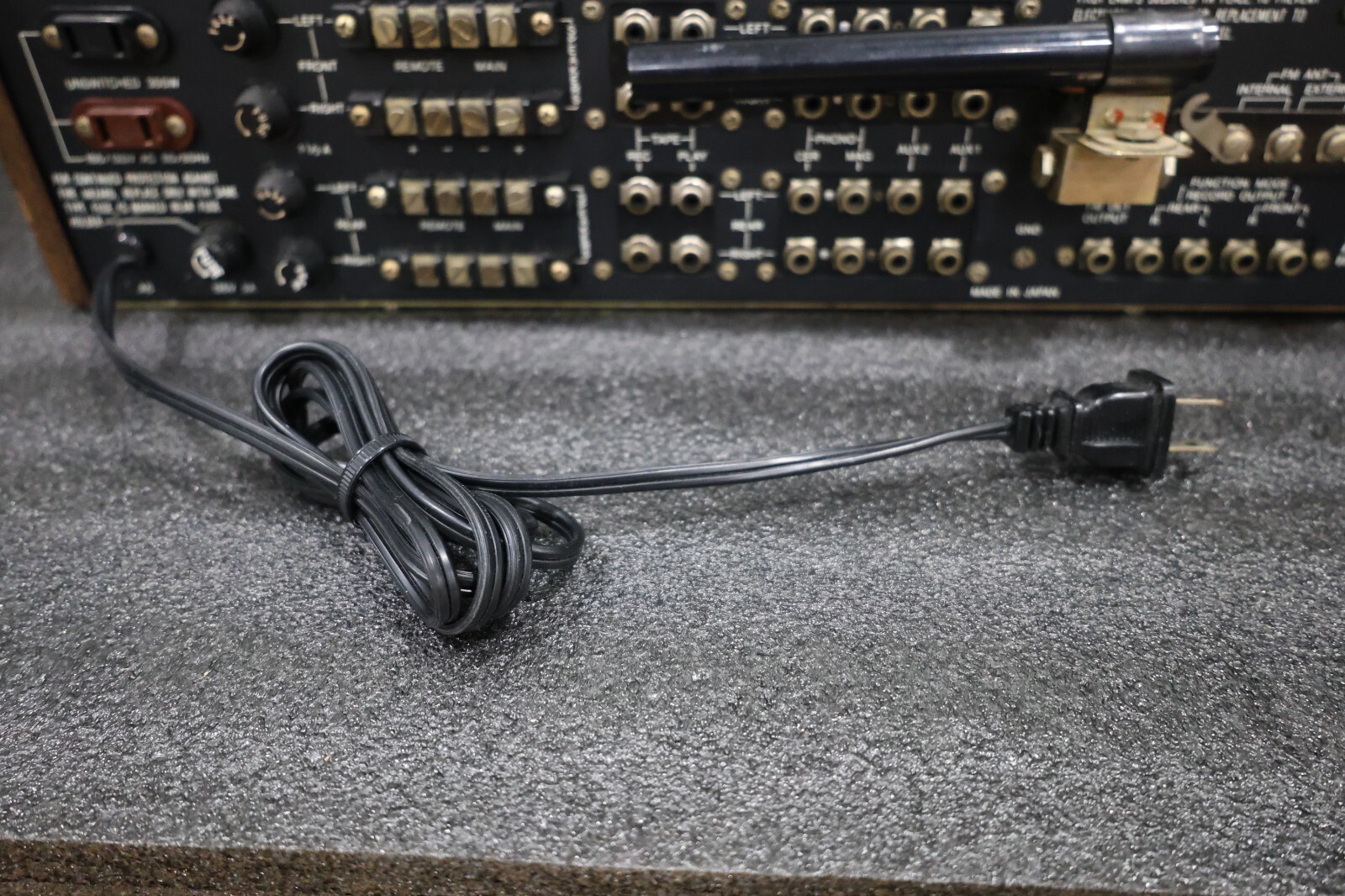 Lafayette Stereo Receiver Model LR-440 LIGHTS UP- Working