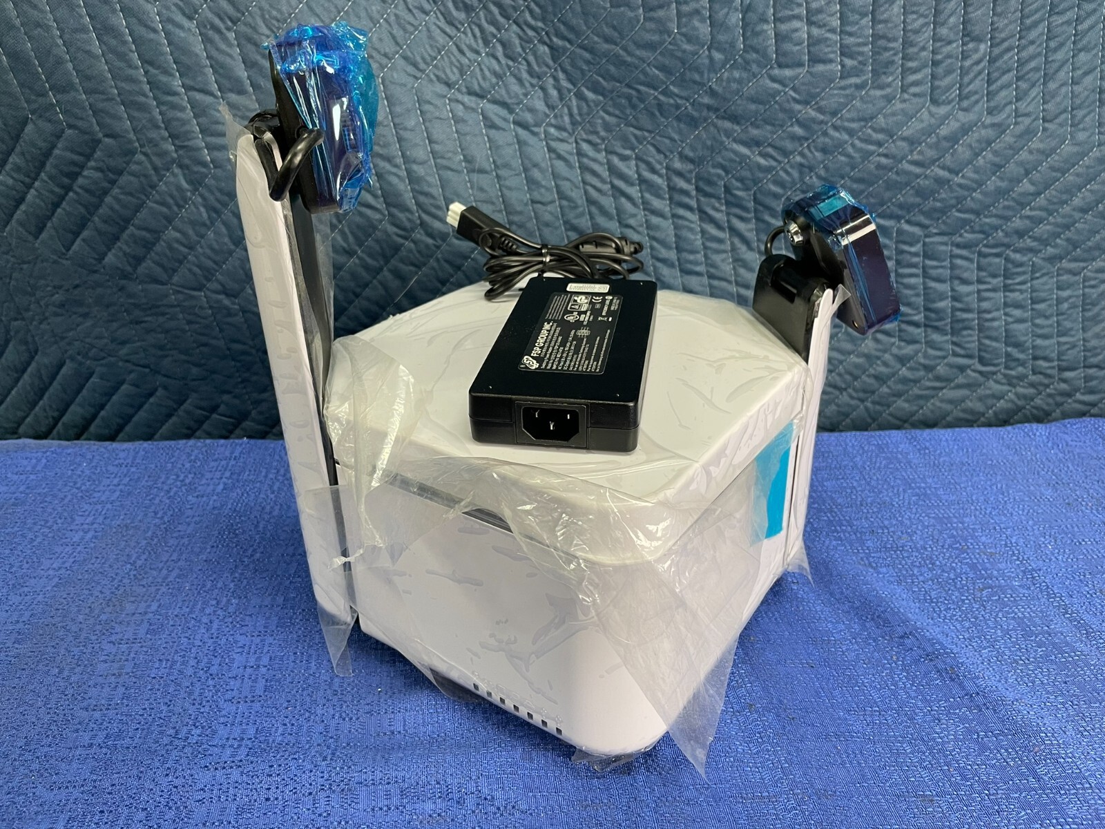 Unique Secure ME01-AG04 POS Touch Terminal Base with Two Tower Modules Open Box