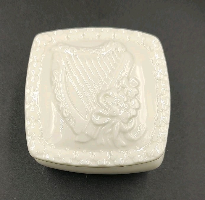 Porcelain Square Clover Trinket Box