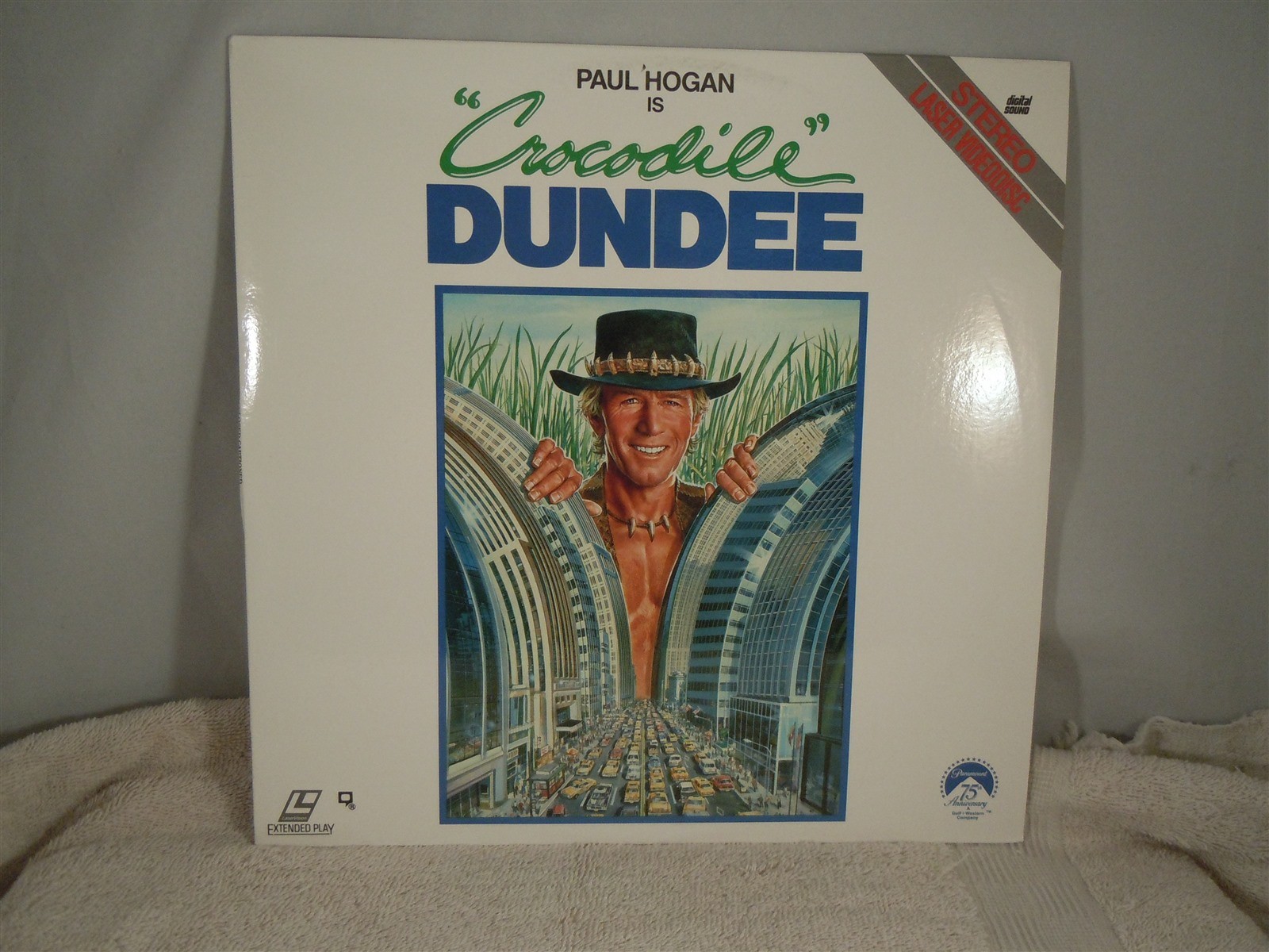 PARAMOUNT PAUL HOGAN IS CROCODILE DUNDEE STEREO LASER VIDEODISC RECORD