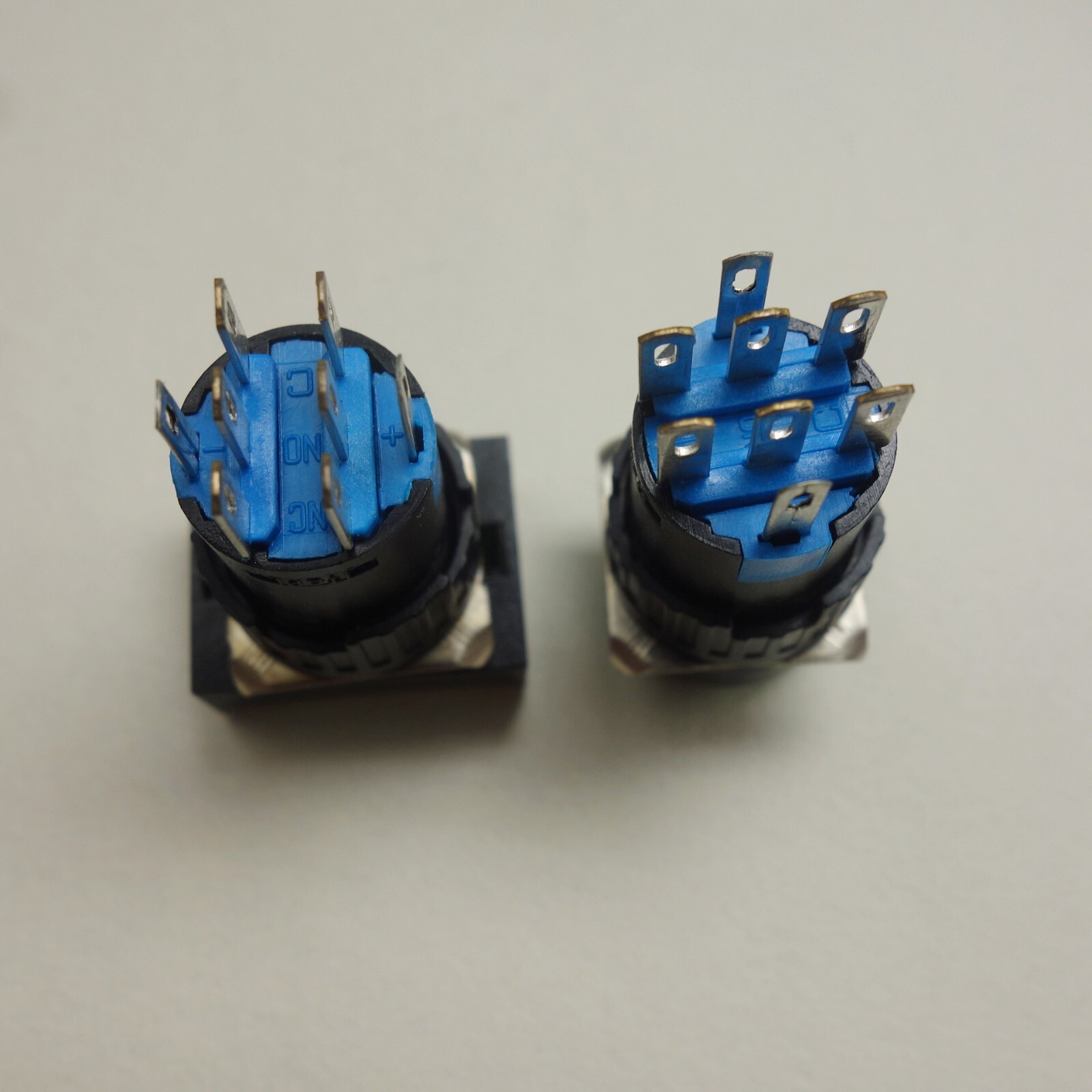 2PCS 16MM Retangular Green LED ILLUMINATED Momentary PUSH BUTTON 2NO/2NC 2POLES