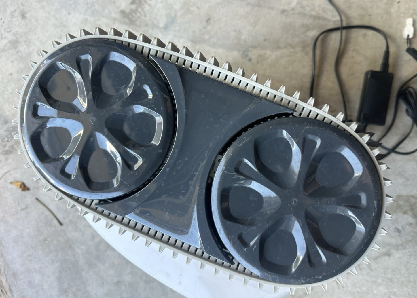 WYBOT Robotic Pool Cleaner Osprey 700 Pro FOR PARTS OR REPAIR - Non-Working