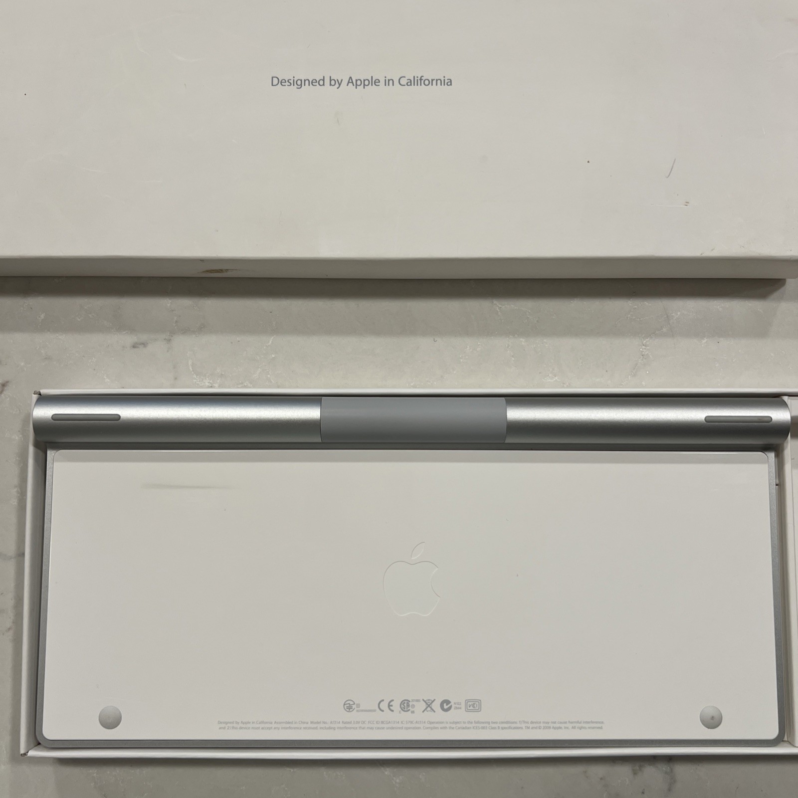 Genuine Apple A1314 Wireless Keyboard In Original Box Tested WORKING