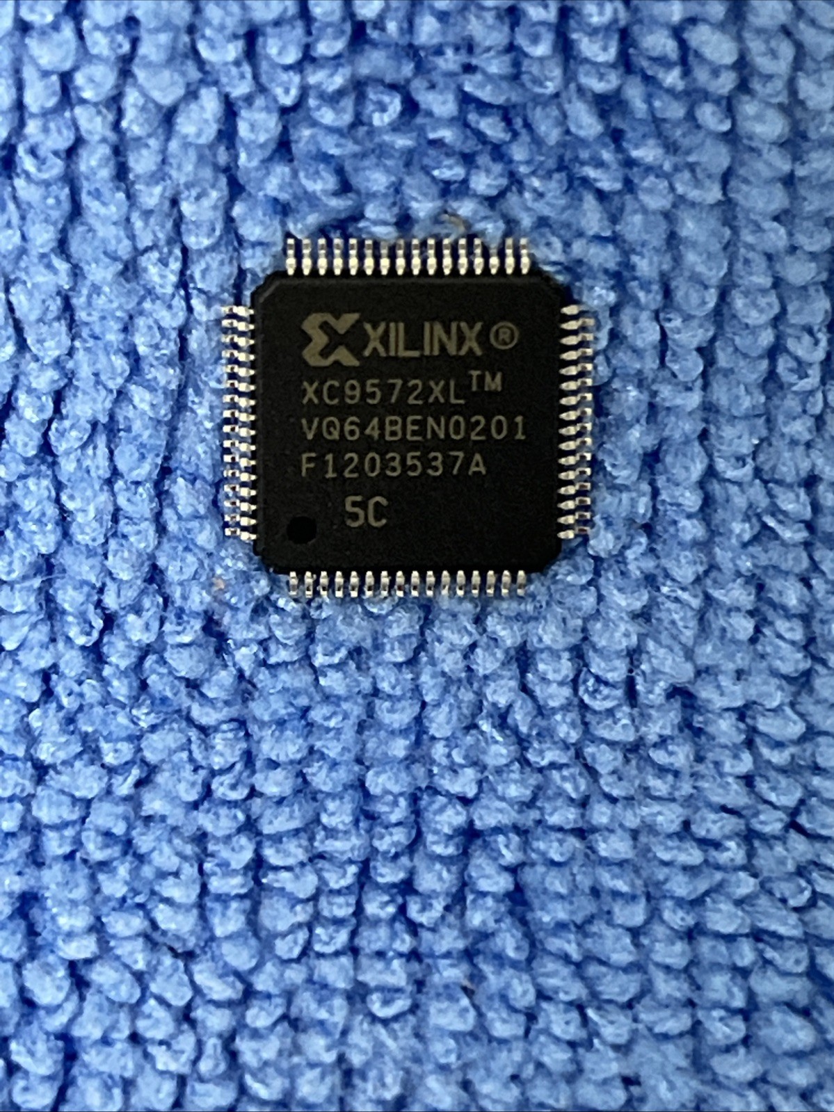 XILINX ~ XC9572XL-5VQ64C ~IC,COMPLEX-FLASH PLD,72-CELL,5NS PROP DELAY,TQFP,64PIN