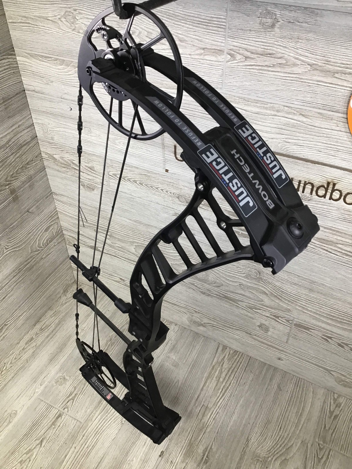 Bowtech Justice Right Hand 60-70lb Black
