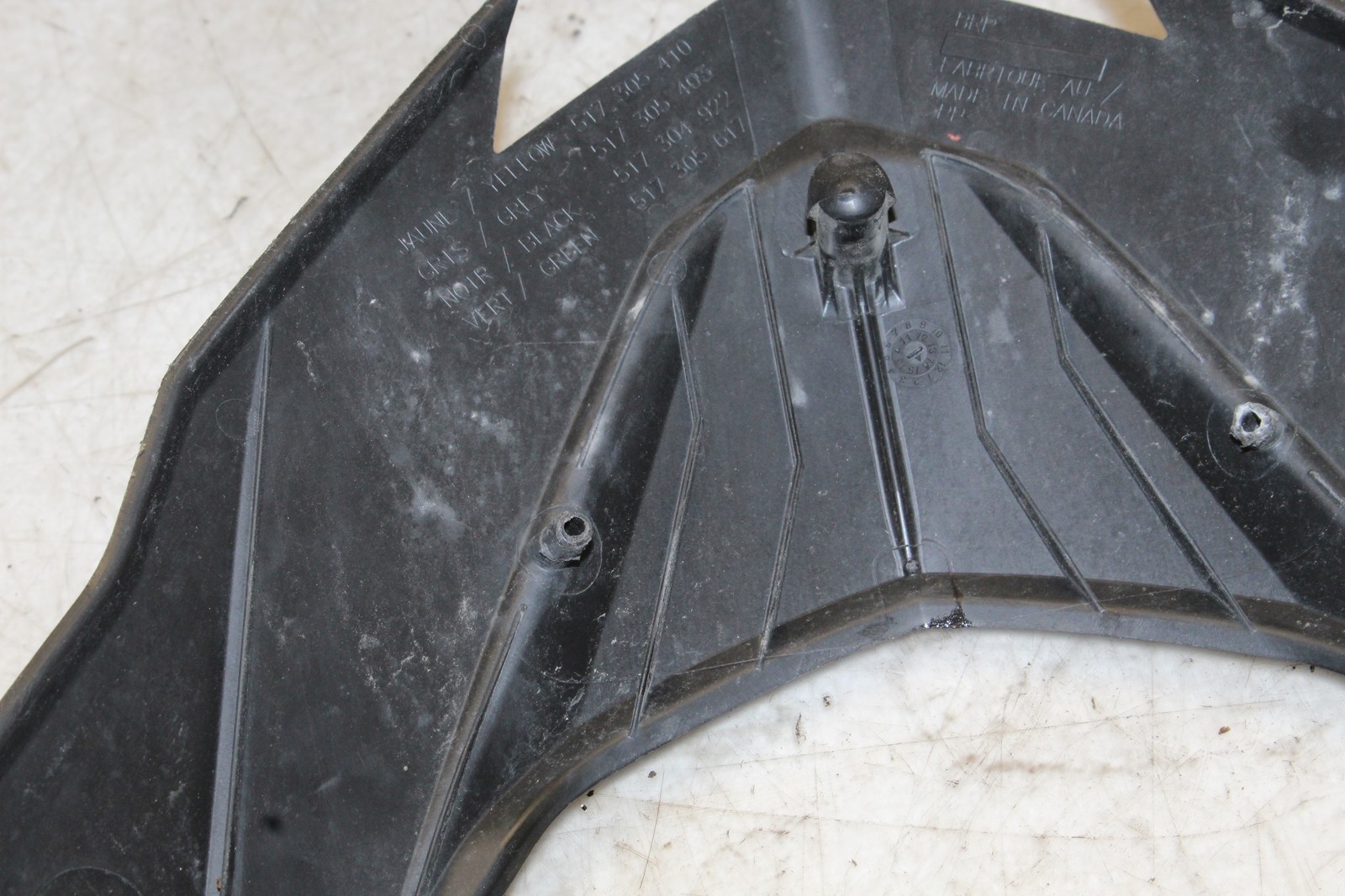 2015 Ski-doo Summit XM 800 Windshield Trim 517304922