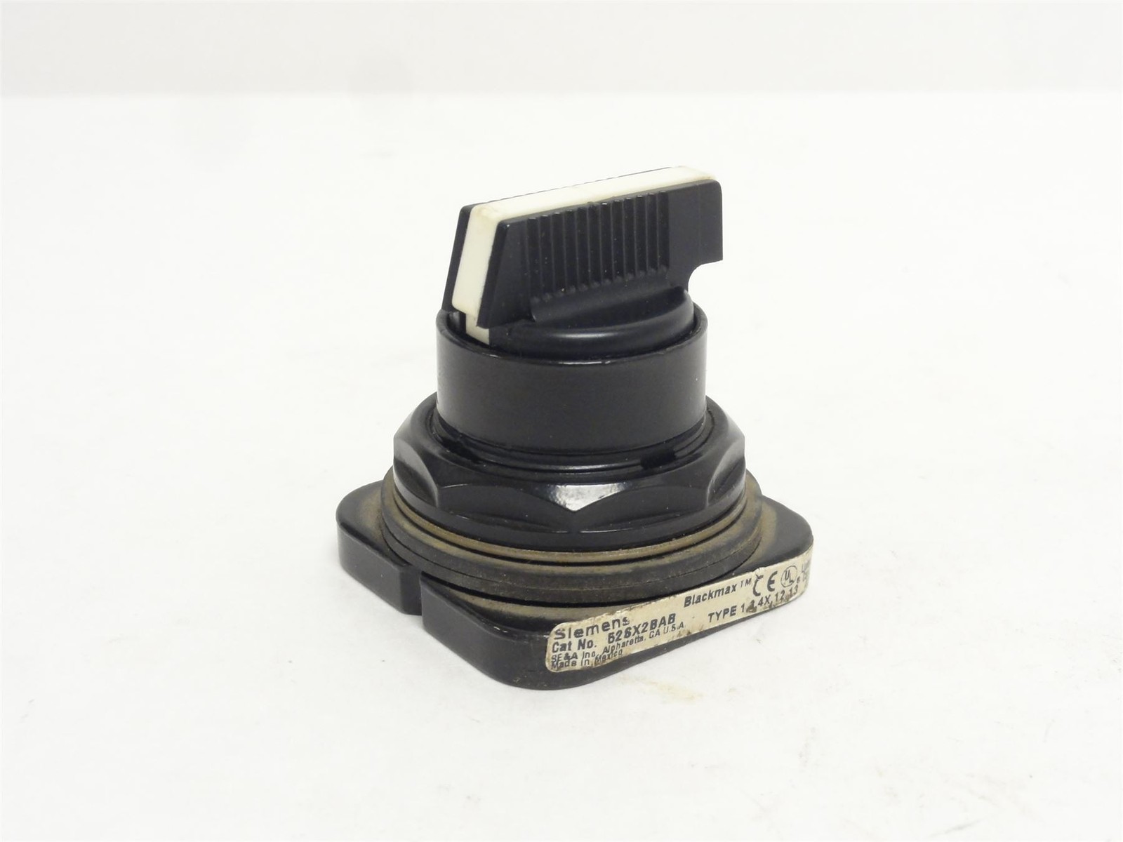 255014 Used; Siemens 528X2BAB Heavy-Duty Selector Switch Operator; 3-Pos