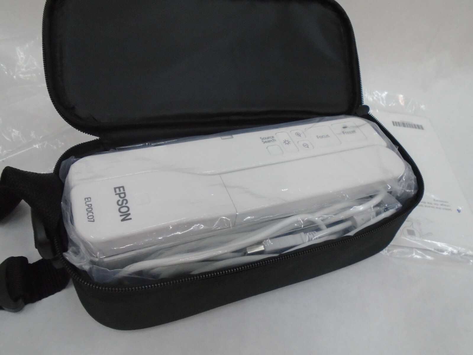 NEW EPSON ELPDC07 DOCUMENT CAMERA PROJECTOR PORTABLE WHITE W CASE