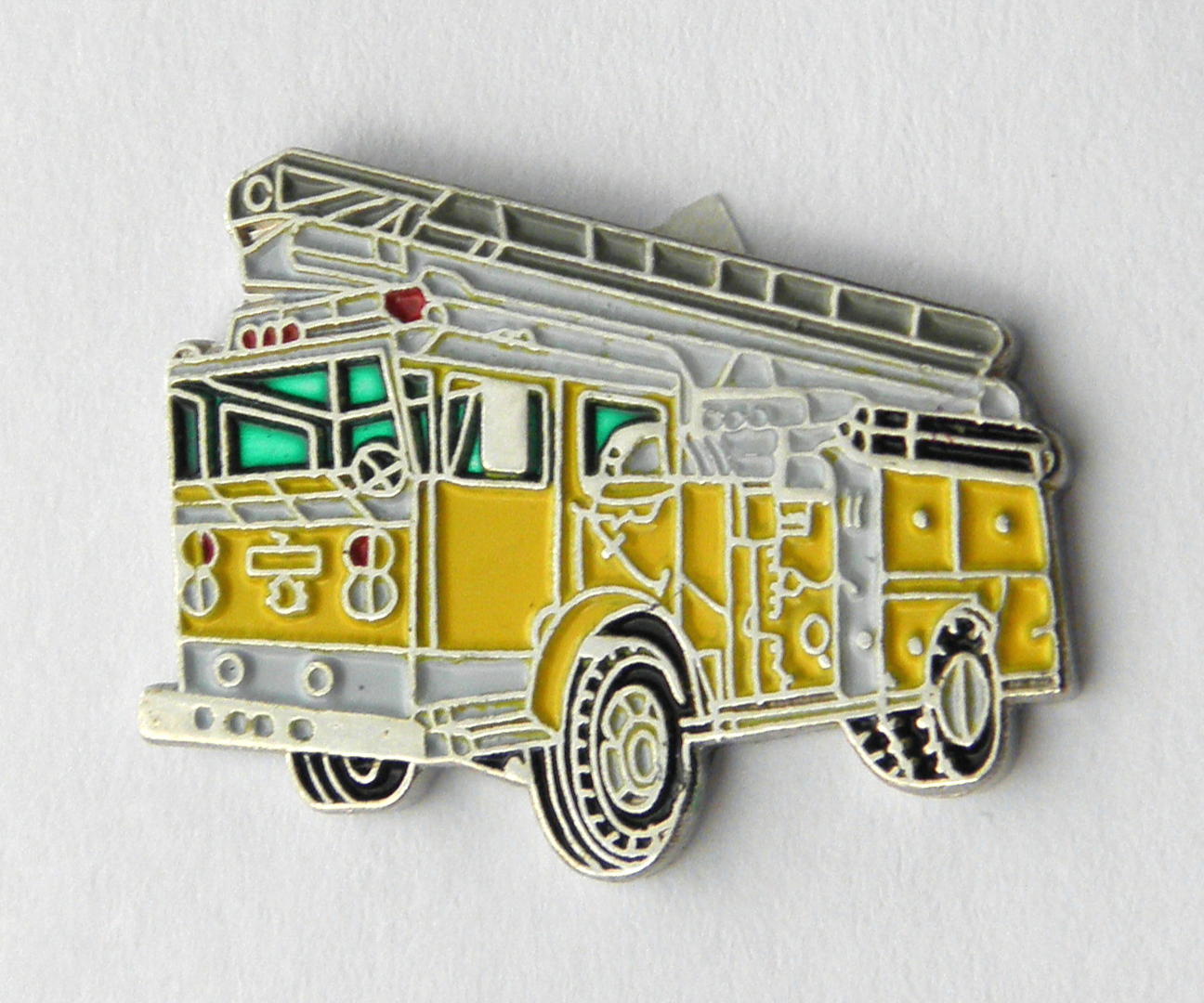 FIRE TRUCK LADDER ENGINE FIREFIGHTER LAPEL PIN BADGE 1 INCH