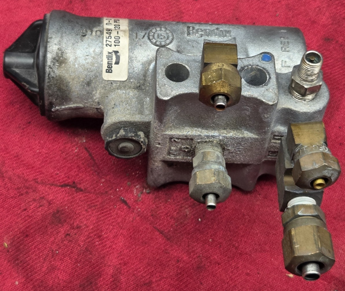 OEM Bendix Air Compressor Governor 275491,  2010 volvo vin# 532184