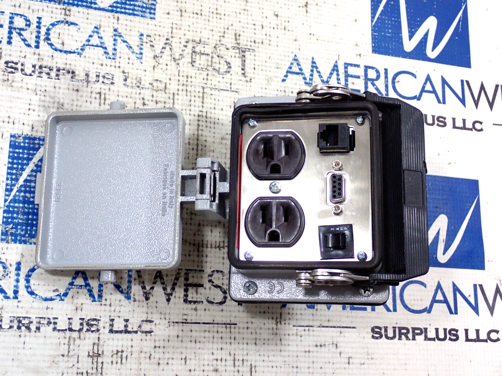 Mencom Programming Device NEMA 4 115VAC Outlet Port