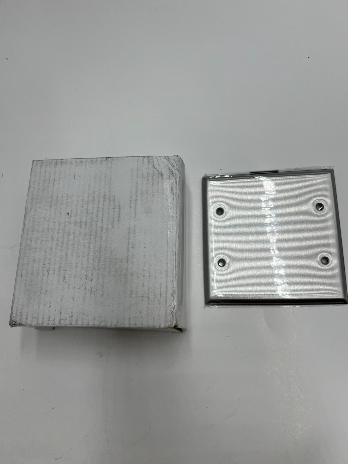 BOX OF 10 LEVITON 2-GANG WALLPLATE 84025 BLANK SATIN FINISH BOX MOUNT