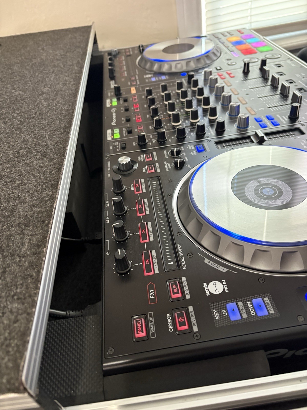 Pioneer DJ DDJ-SZ2 Pro DJ Controller w/ Odyssey Flight Case Bundle-Excellent