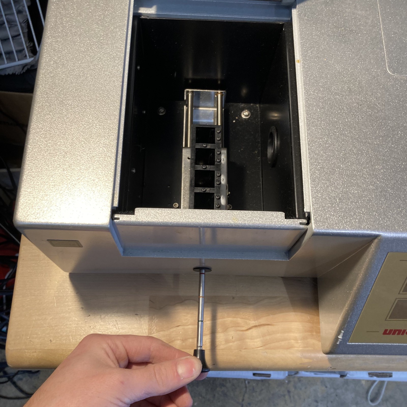 Unico Model 2100 Spectrophotometer 5nm Slit, 1200 Lines/mm With Manual
