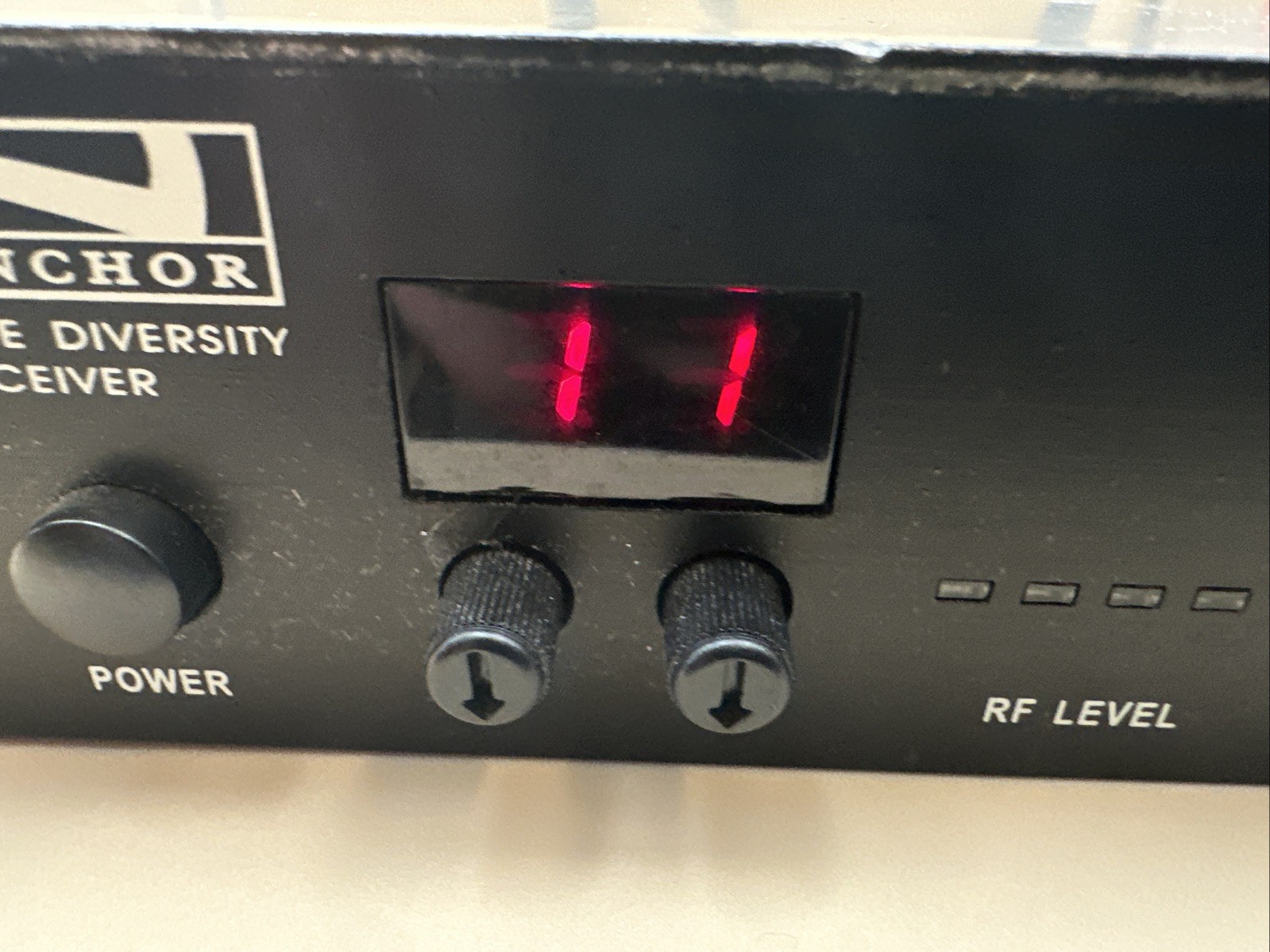 Anchor Audio PLL Synthesized UHF True Diversity Receiver 682-698 Mhz