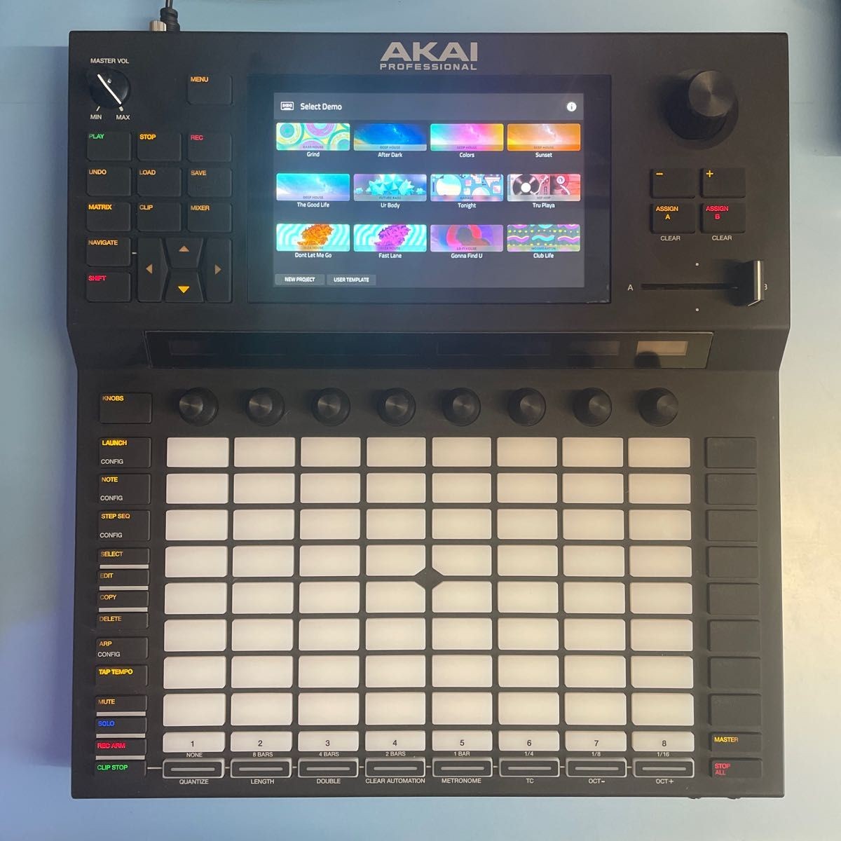 AKAI Professional Force Standalone Sampler Sequencer w/Decksaver