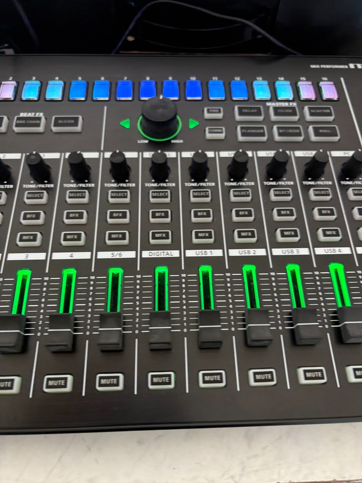 Roland MX1 DJ Mixer Table