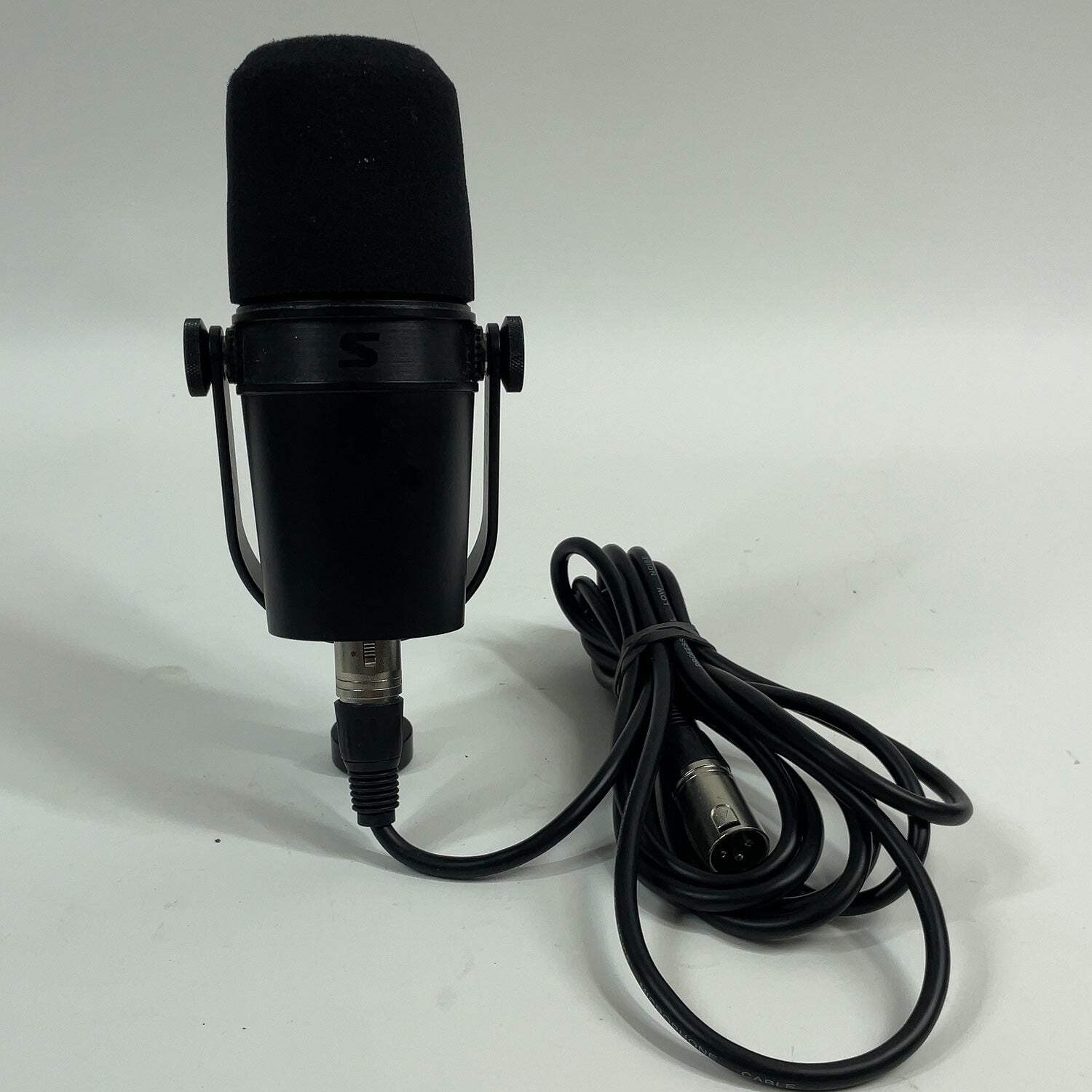 Shure MV7X 50 Hz - 16kHz Broadcast Dynamic Microphone MV7X