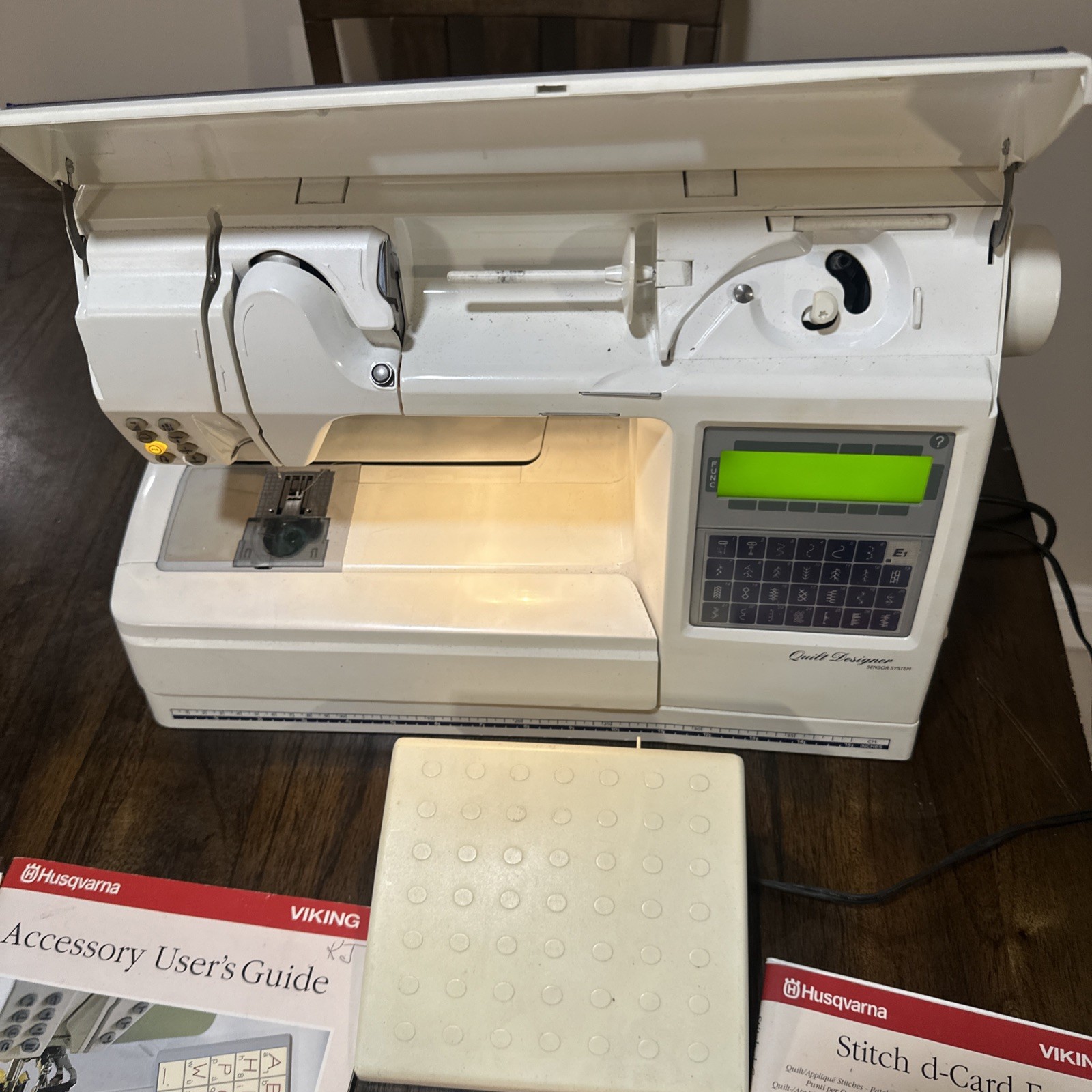 Husqvarna Viking Quilt Designer Computerized Sewing Machine Not Tested