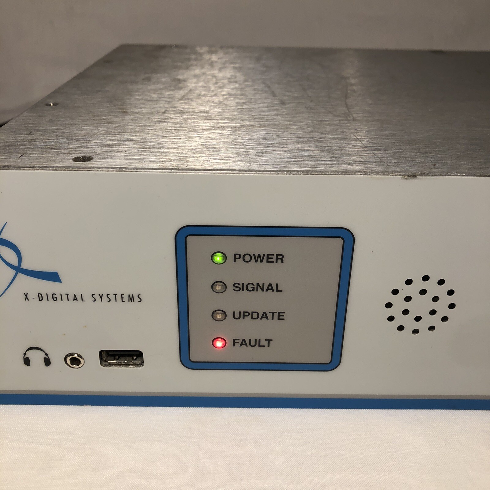 X-Digital Systems XDS-PRO4Q DVB Satellite Receiver Powers On (Untested)