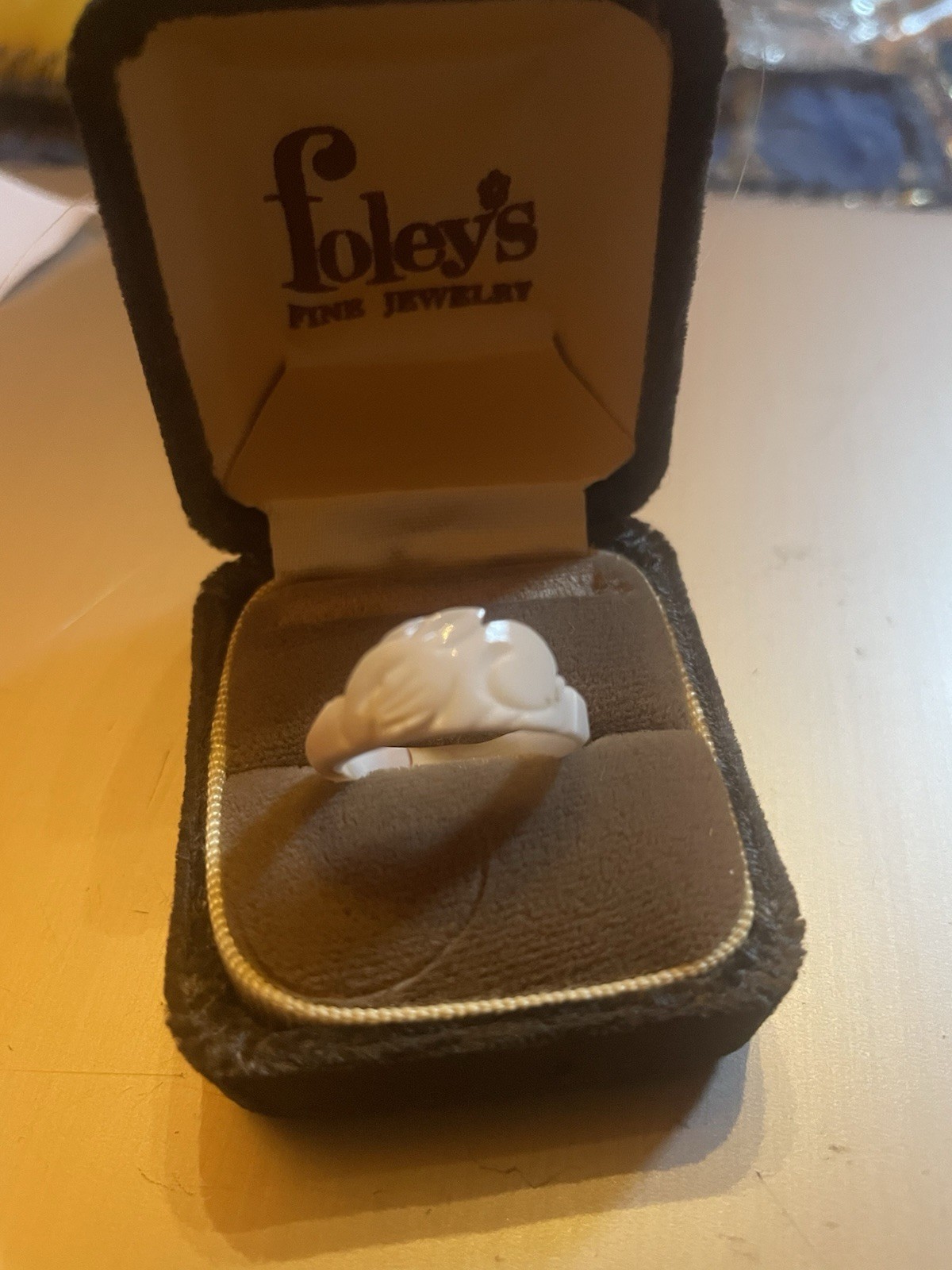 Carved Seashell Ring Bunny Size 6.5