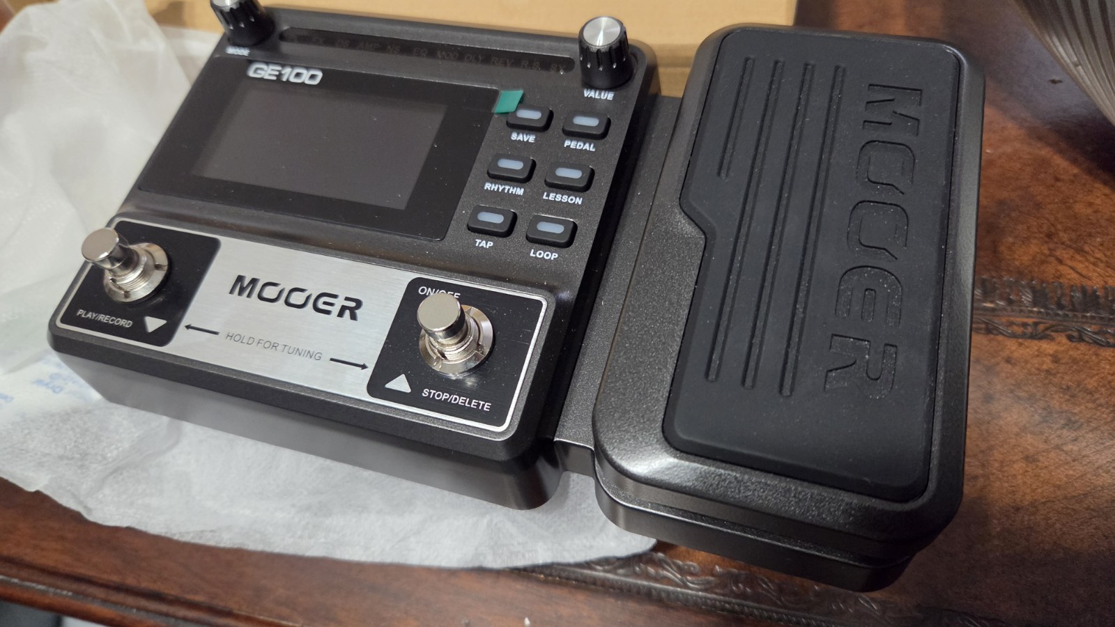 MOOER GE100 Digital Multi-Effects Processor & Looper Pedal for Electric Guitar