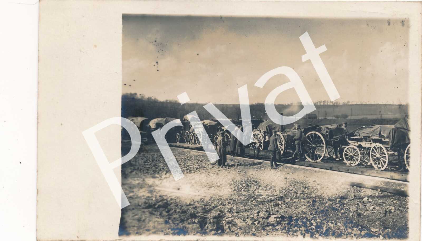 Photo WK1 Carriages Wagons Soldiers Arrival in Guise France M1.26