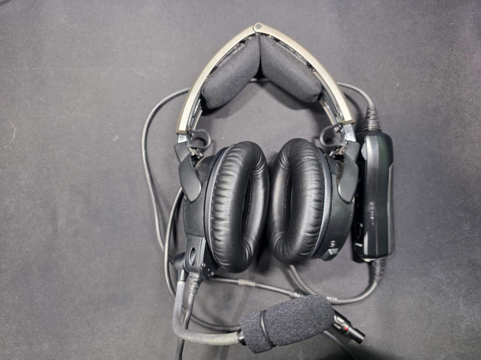 Bose A20 Aviation Headset with LEMO 6 Pin Plug, Bluetooth and Soft Case.