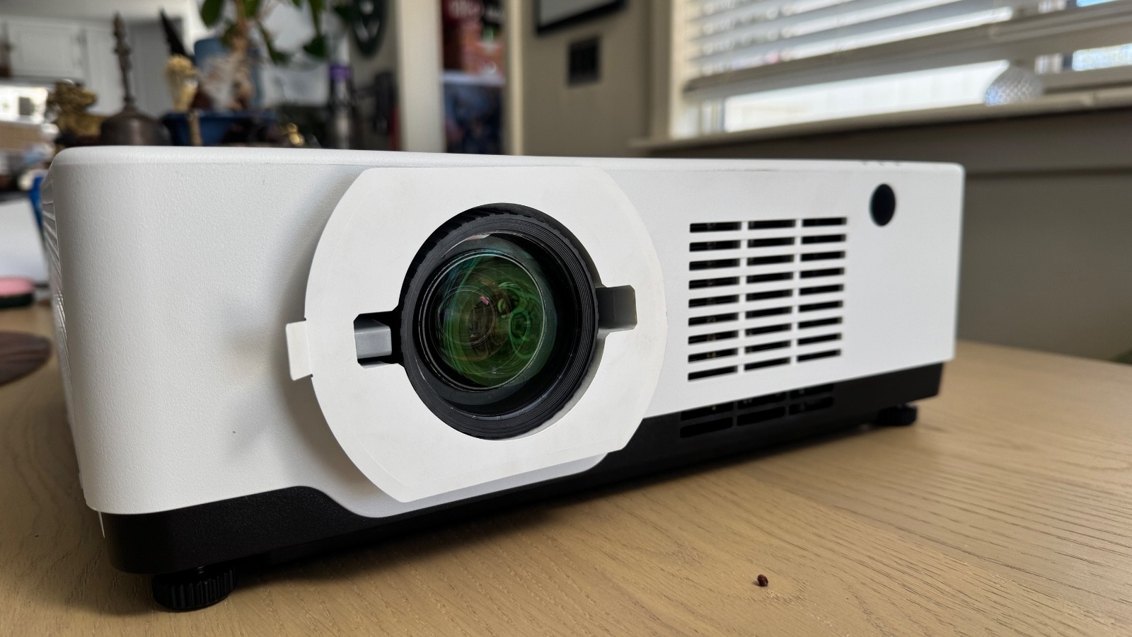 EIKI EK-720LU 7200 Lumen Laser Projector WUXGA 4K HDMI HDBaseT Low Hours