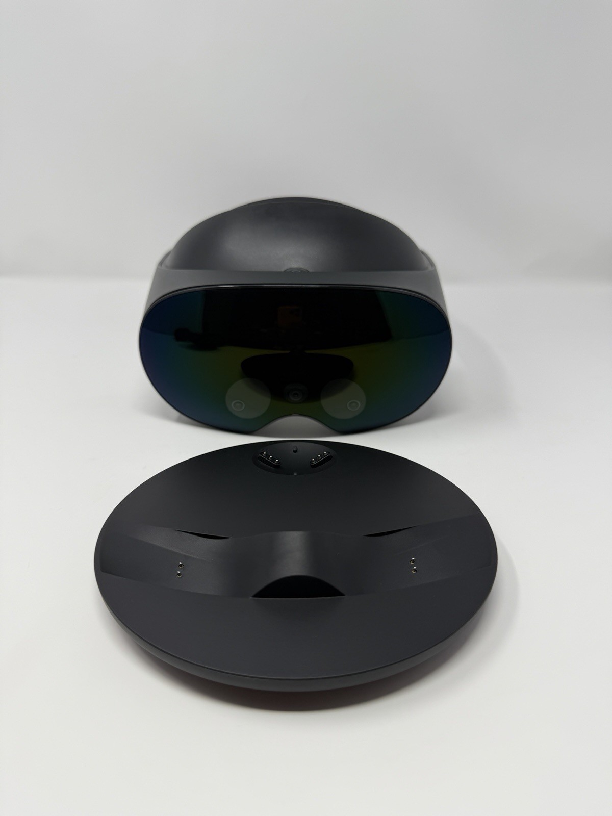 Meta Quest Pro VR 256 GB Headset Only & Charging Dock Good Condition