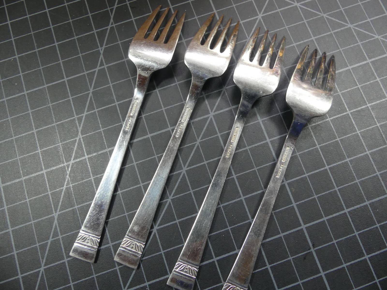 Set of 4 Vintage Salad Forks – Stainless Japan | 6" Fan Leaf Flat Handle MCM B