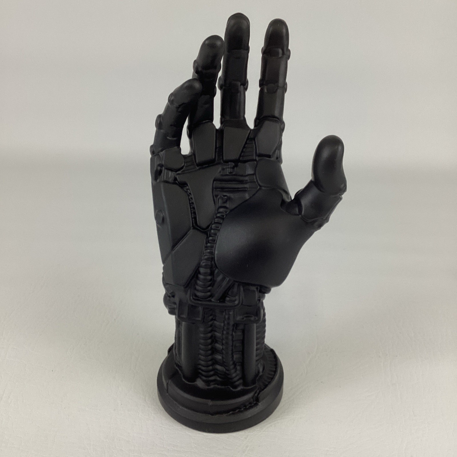 Cyberpunk Bionic Hand Video Game Controller Stand – Black Gaming Accessory