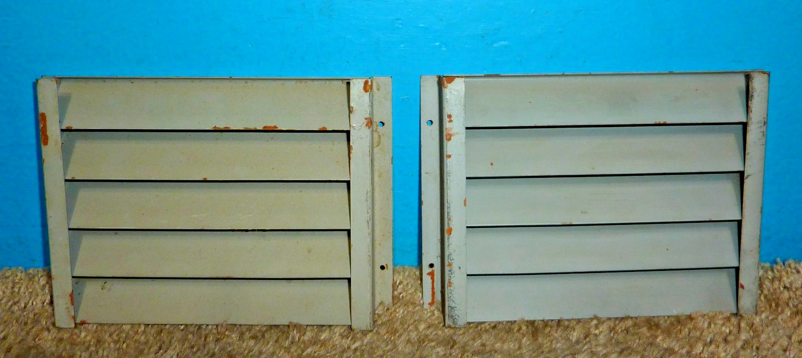 National Radio Co. NC-2-40D Communications Radio Receiver Side Outer-Case Vents