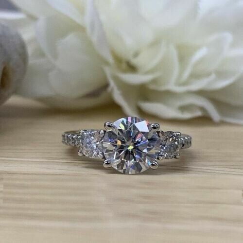 Lab-Created 2.60 Ct Round Cut White Diamond Wedding Ring 925 Sterling Silver