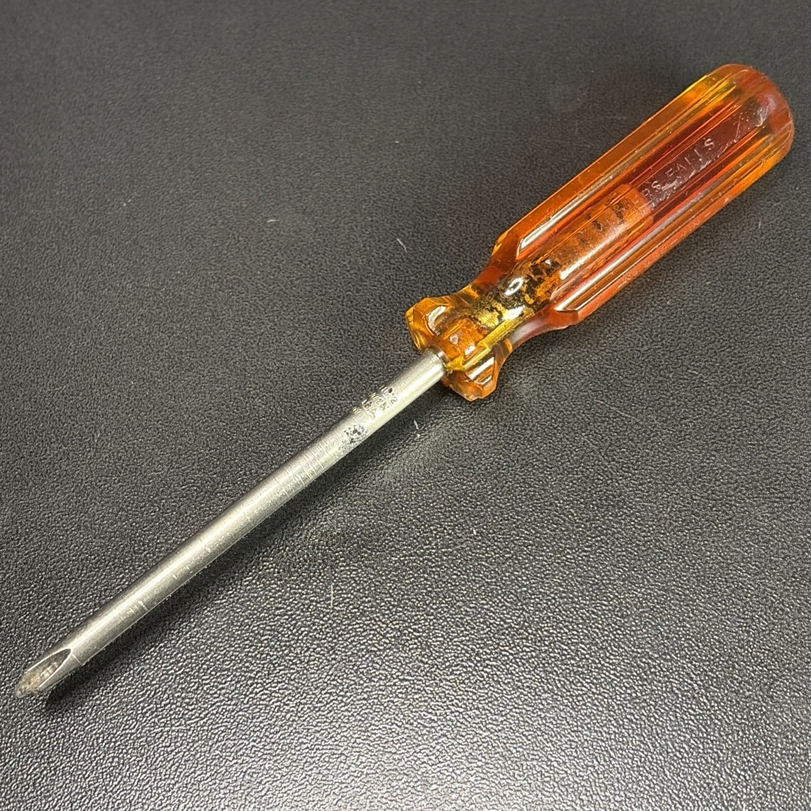Vintage Millers Falls No.850 4" Phillips Head Screwdriver Pat. # 2507231  Orange