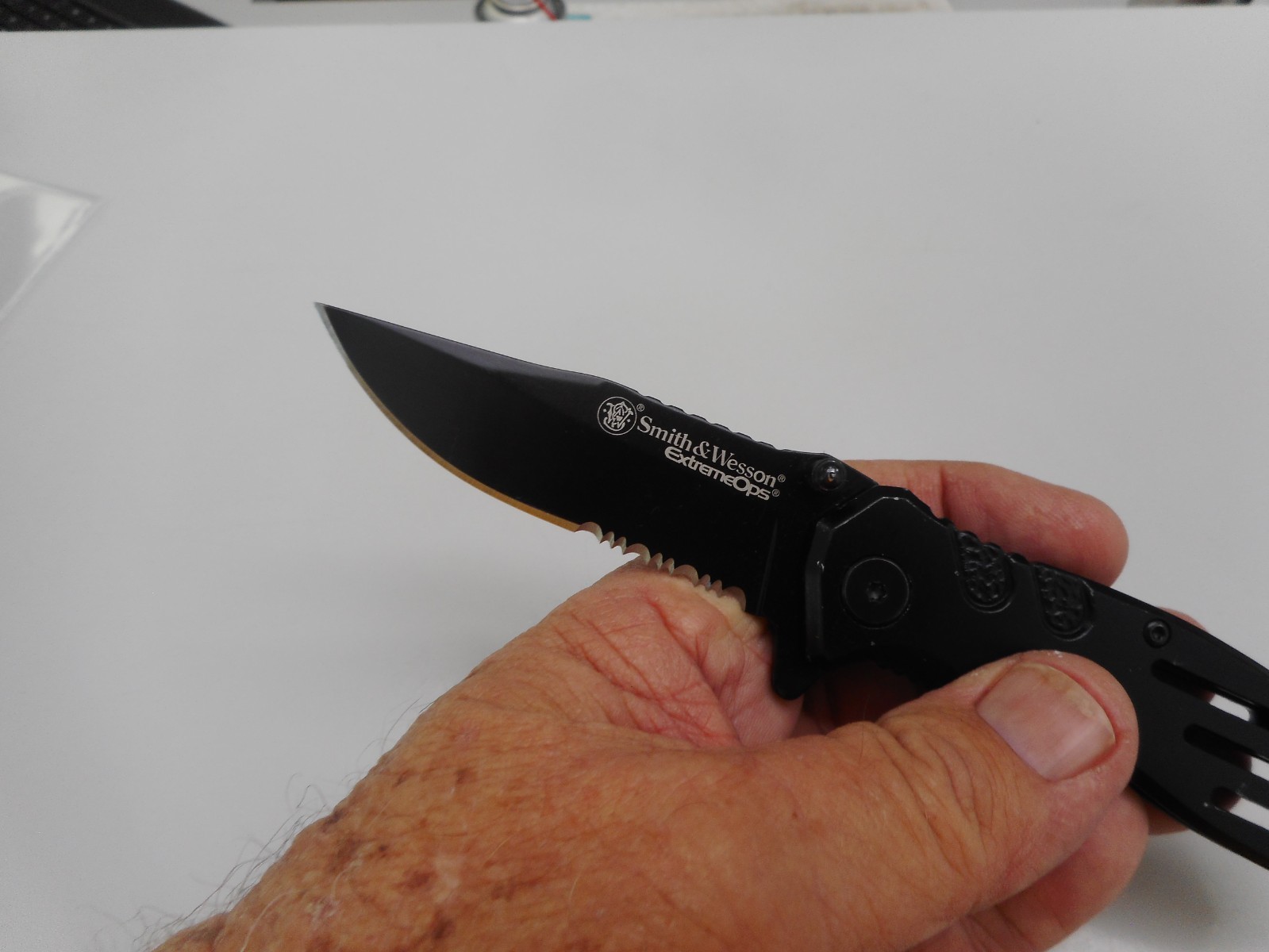 Smith Wesson ExtremeOps Pocket Knife Liner Lock Combo Edge Blade SWA24S