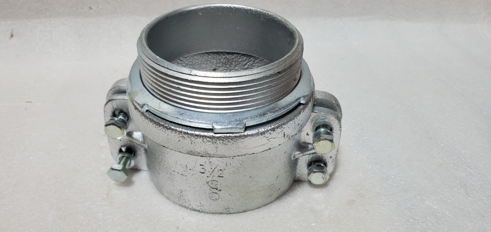 CROUSE HINDS 3 1/2" SQUEEZE CONNECTOR NEW..