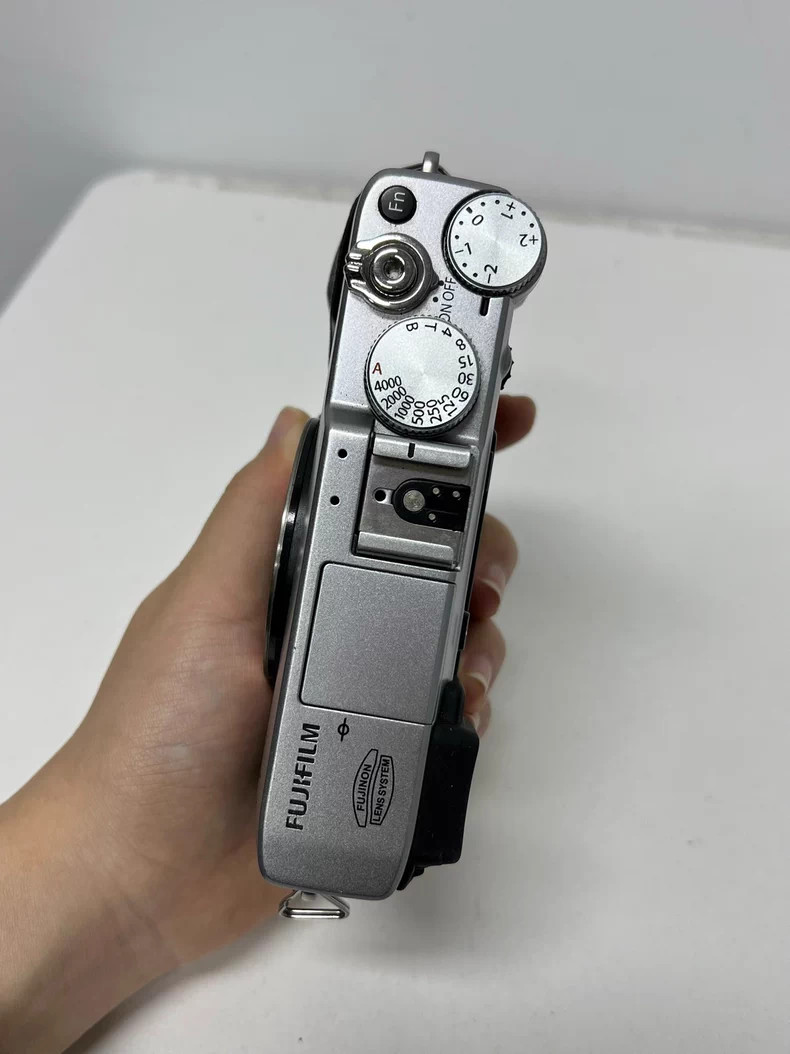 Fujifilm X-E1 16MP Mirrorless Digital Camera Body Silver 95%New