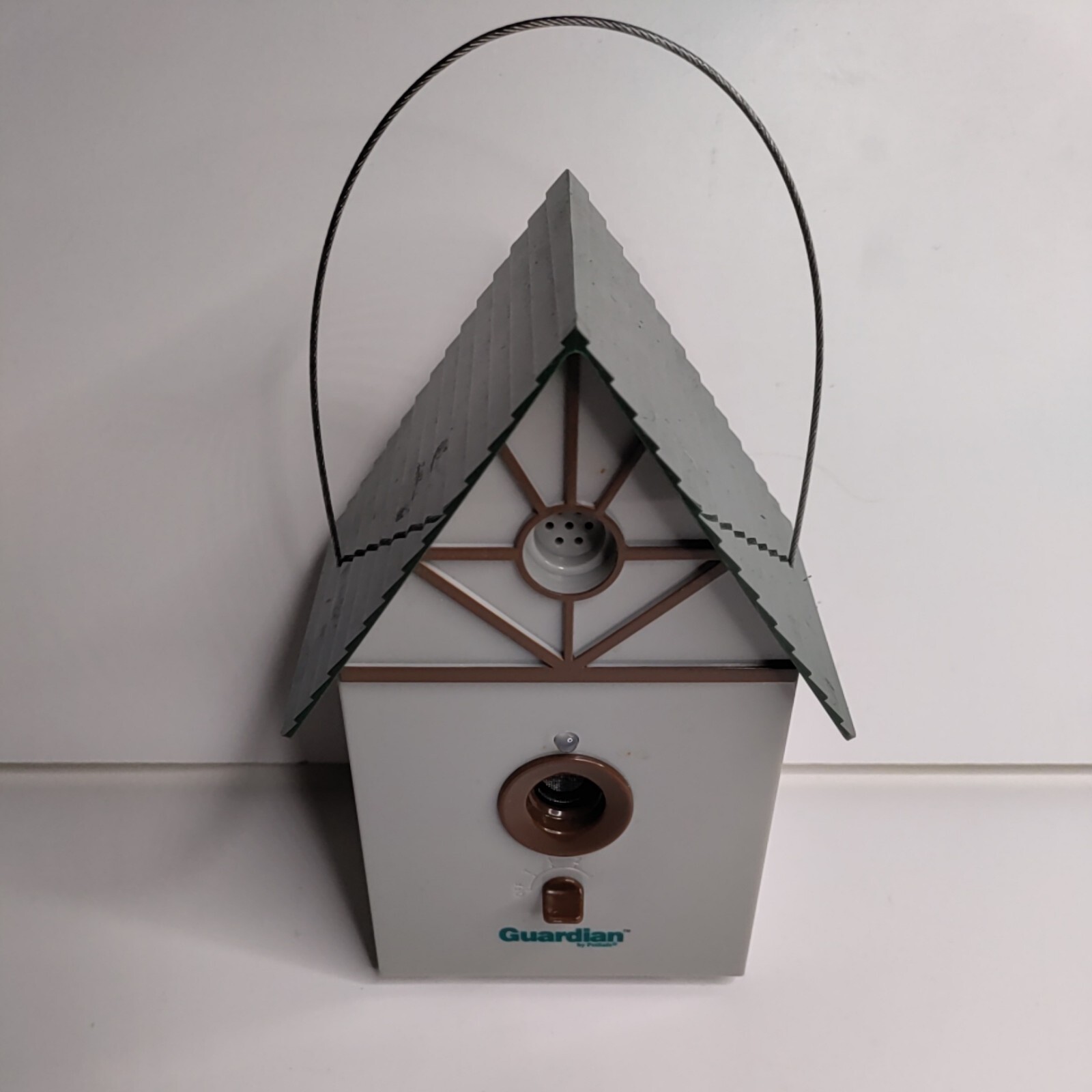Guardian Ultrasonic Outdoor Dog Bark Control Bird House OBC-1000 New Cond.
