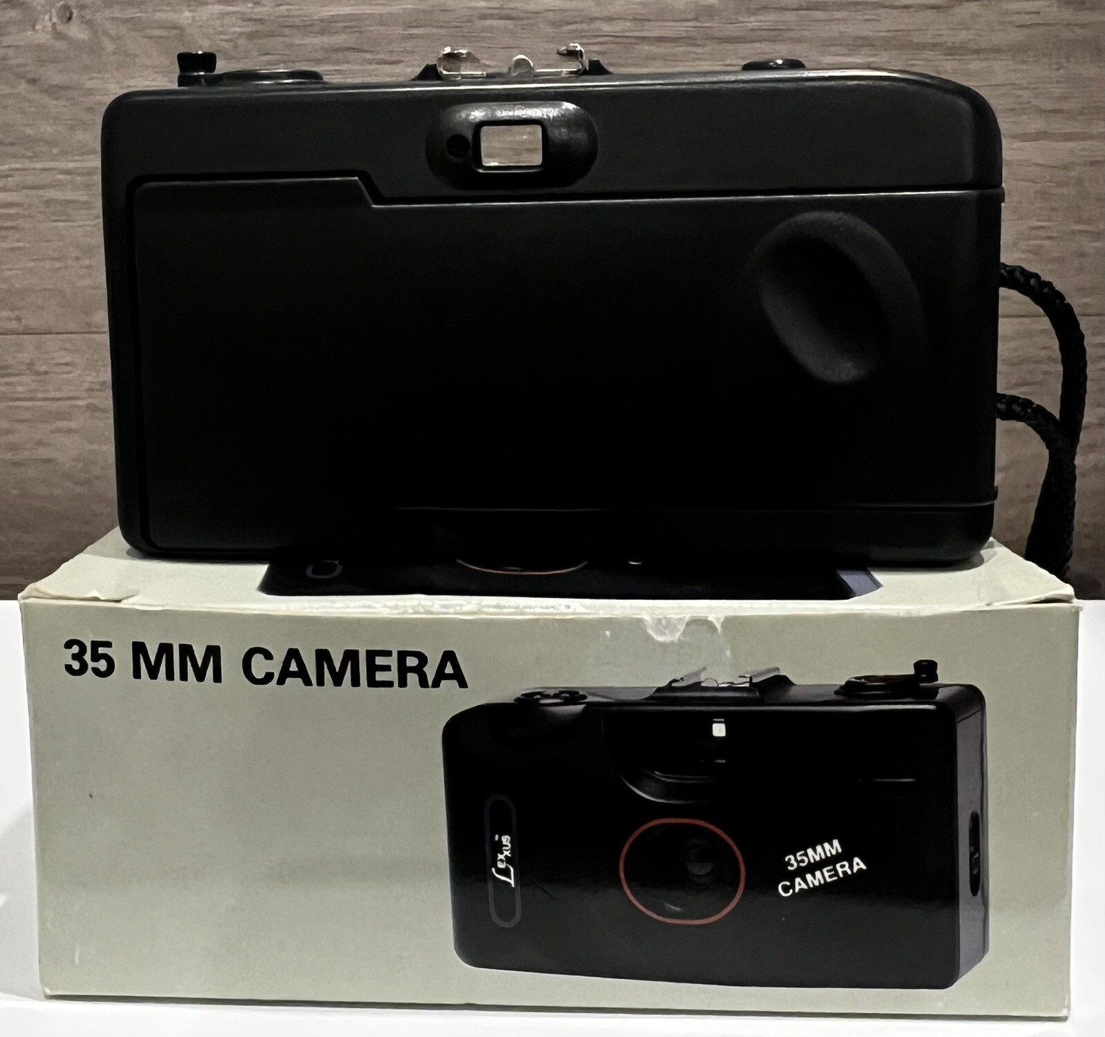 Lexxus Focus Free Easy Load 35mm Film Camera w/Instructions & Original Box