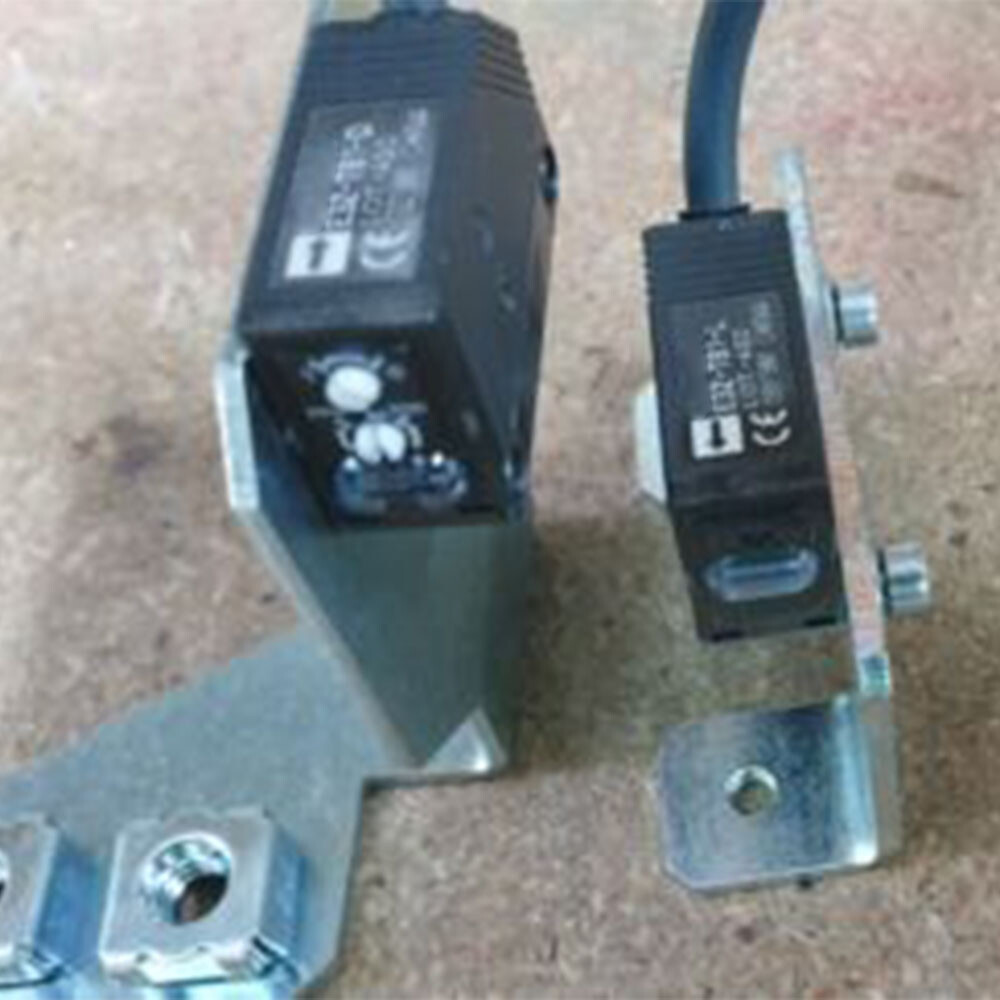 New For Omron E3Z-T81-D E3Z-T81-L Photoelectric Switch Sensors E3ZT81D E3ZT81L