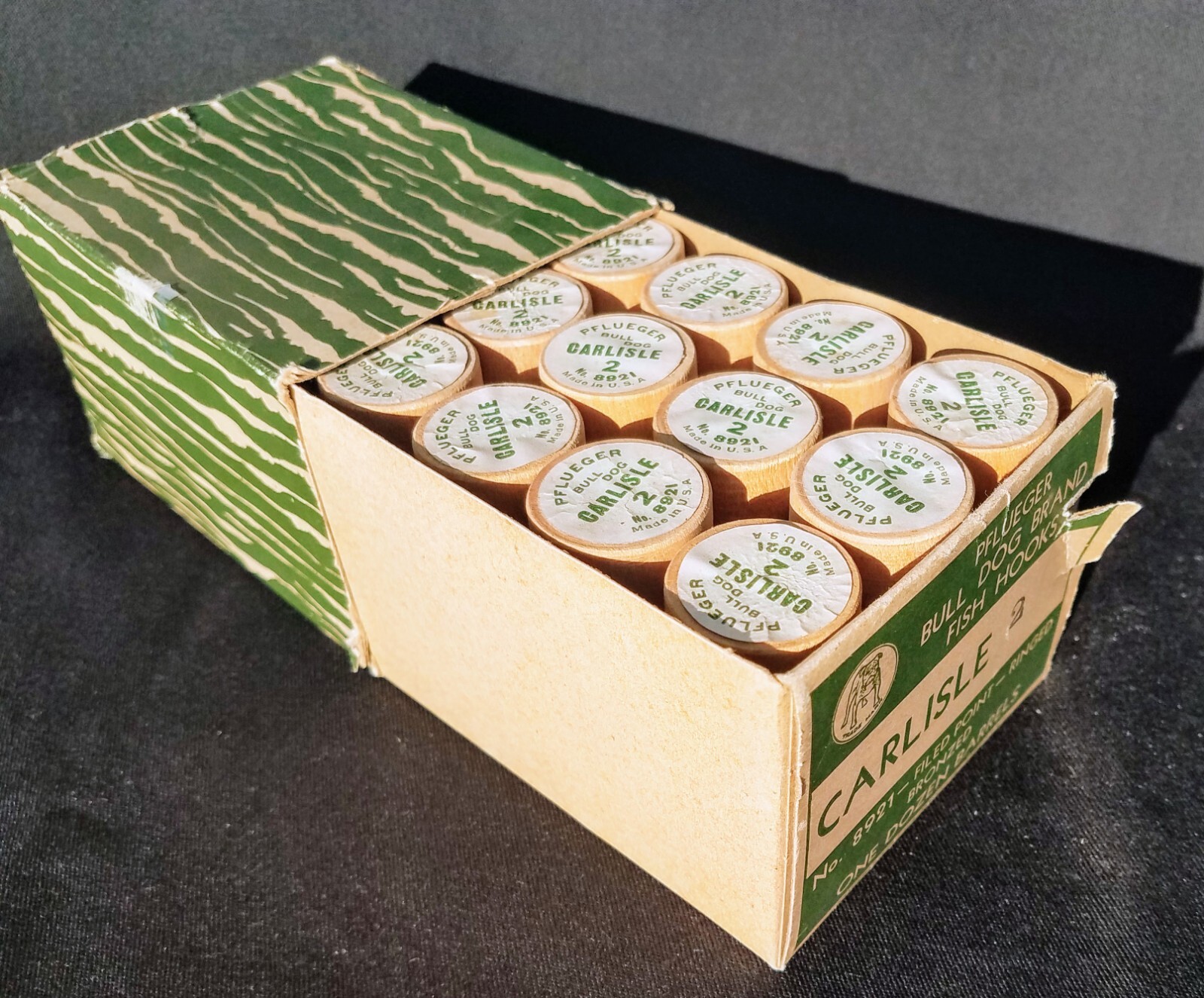 Vtg Orig Box 12 Wood Barrels PFLUEGER BULL DOG Fish Hooks Carlisle #2 No. 8921