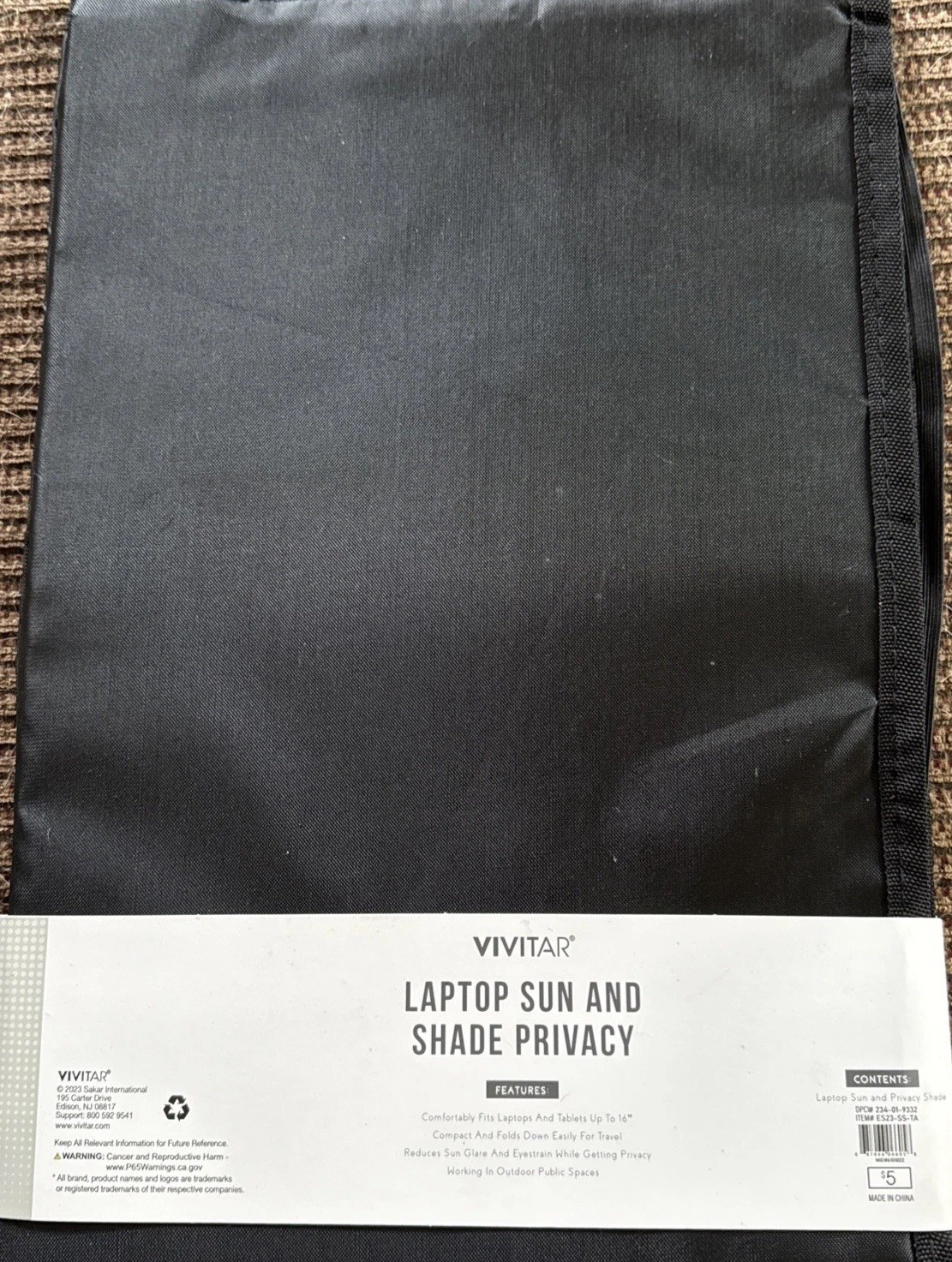 New Vivitar Laptop Sun and Shade Privacy-Fits up to 16" Folds flat for Travel