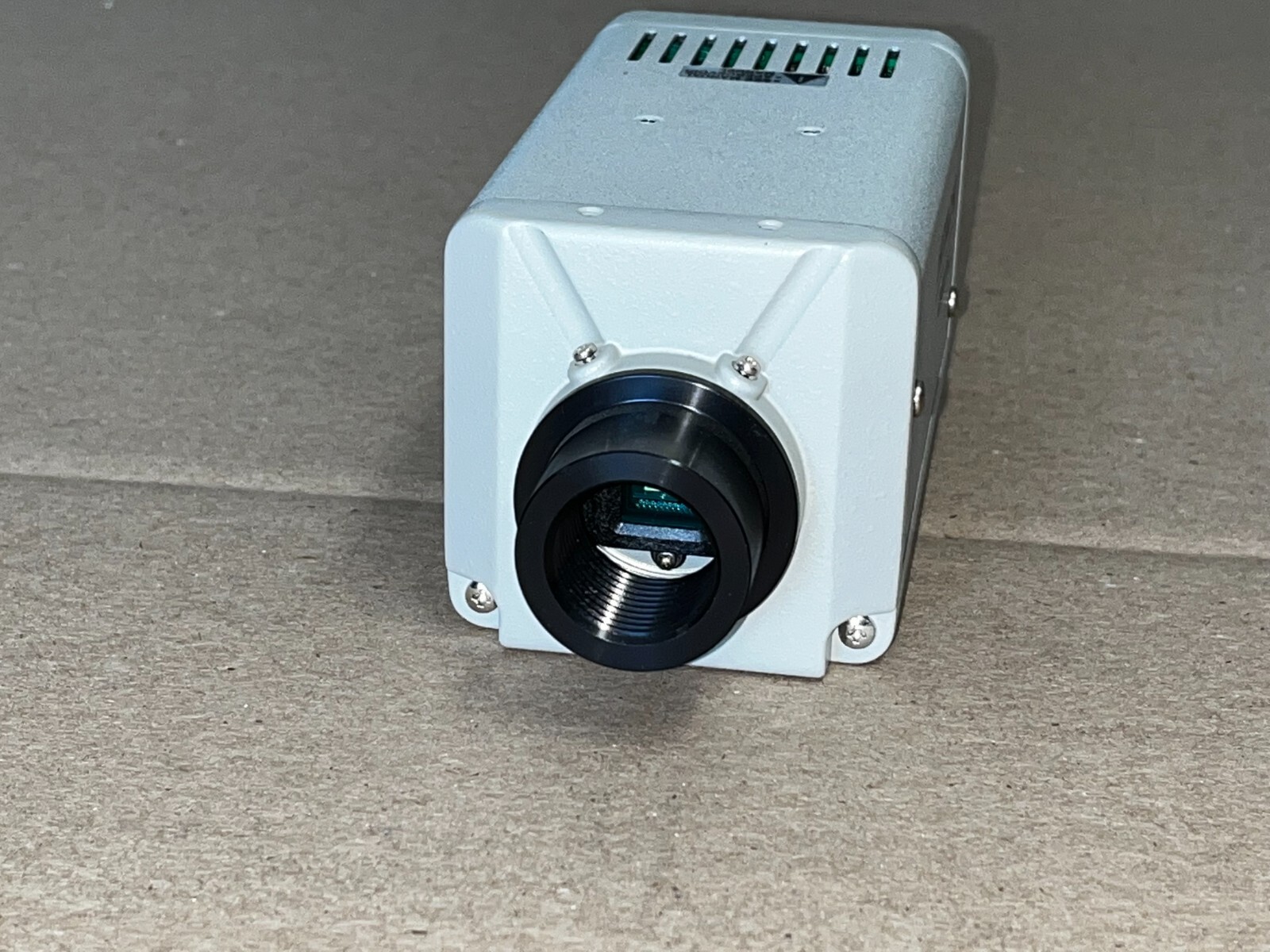 Hitachi KP-D590P CCD Color Video Camera