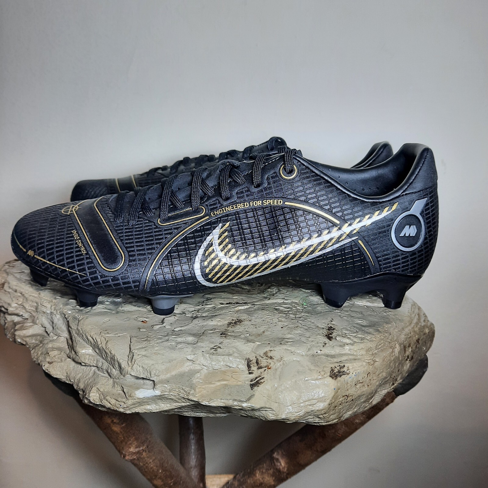 Nike Vapor 14 Academy FG MG Black Metallic Gold Silver DJ2869-007 Men's Size 6.5