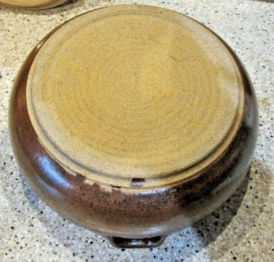 Signed Stoneware Pottery Covered 1 Qt Casserole Dish 9" Diameter 4"
